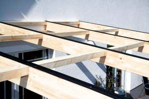 sous-couches de toiture terrasse en bois, chevrons et chevrons